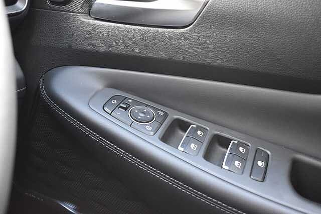 Hyundai SANTA FE 1.6 TGDi Hybrid Ultimate 5dr 4WD Auto